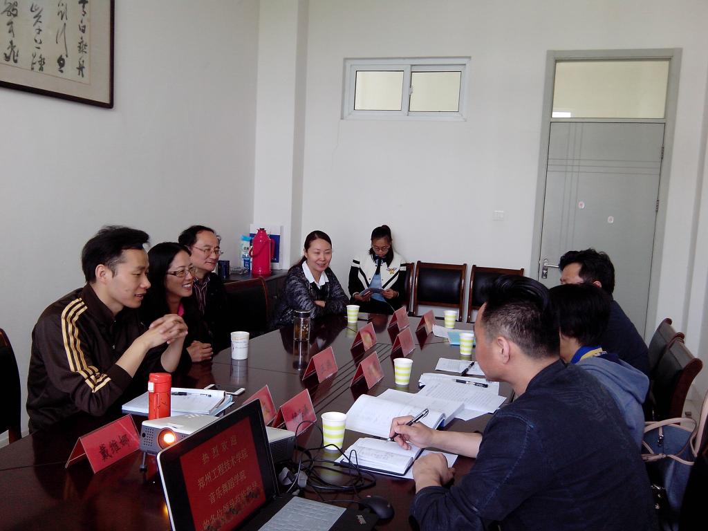 考察团在常熟理工学院