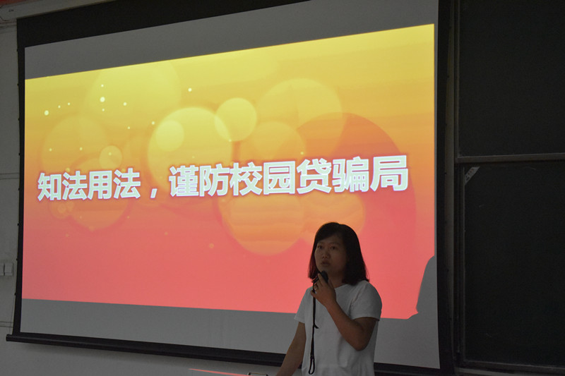 桂严玲老师做专题讲座