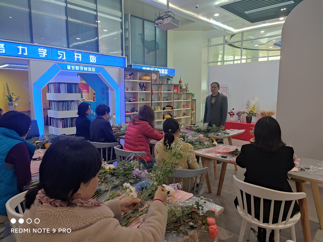 说明: C:\Users\hp\Desktop\三八花艺活动\797ef927315209c666cfa65f9fde459.jpg