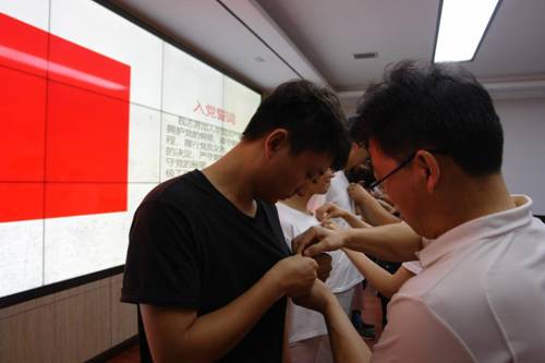 http://www.zhzhu.edu.cn/__local/2/F7/5D/352BDD1A1F58214B1D90C7187AD_E5093B60_D601.jpg