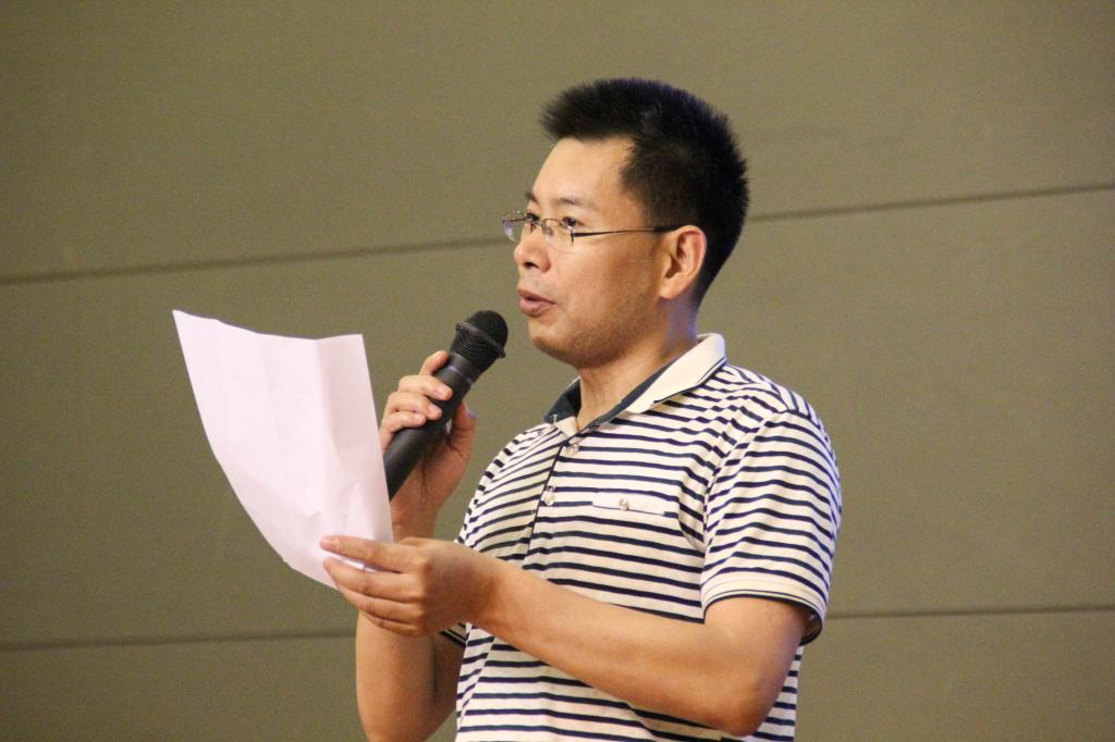 特殊教育学院党总支书记谭笑风诗朗诵