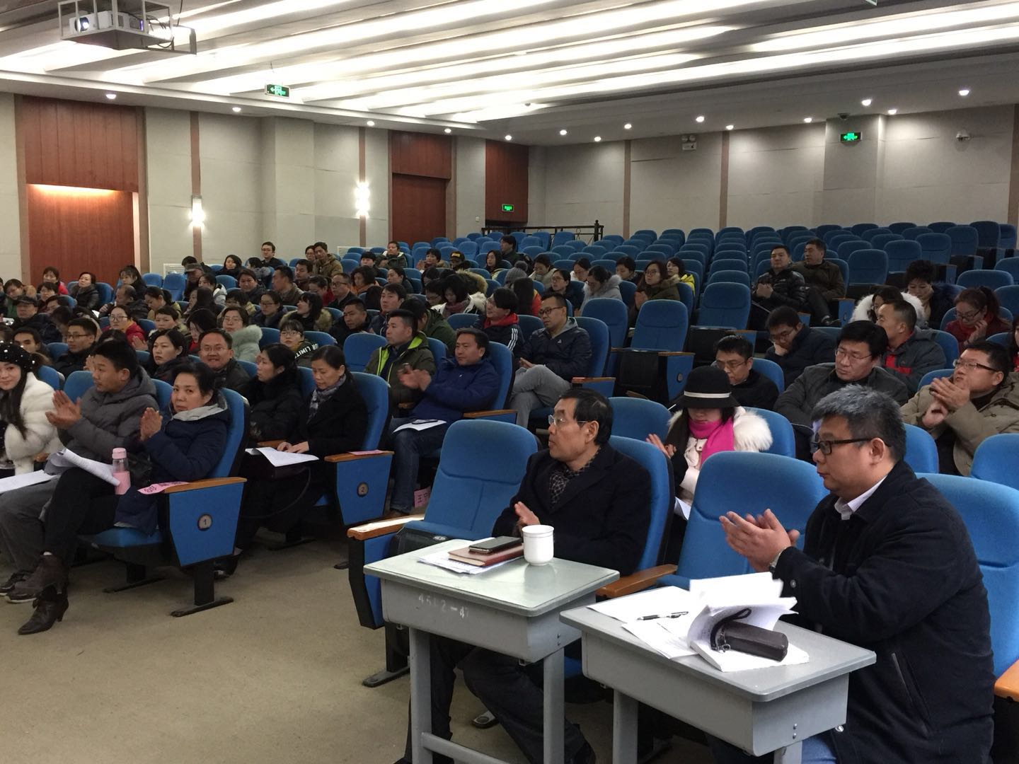 全体辅导员认真学习