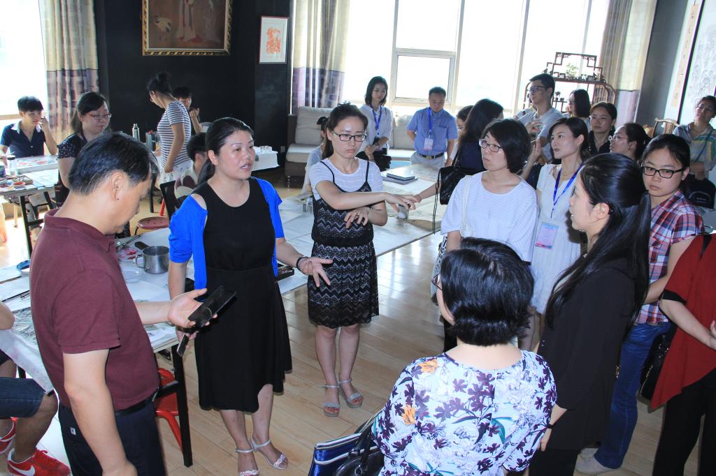 代表参观学院校企合作企业