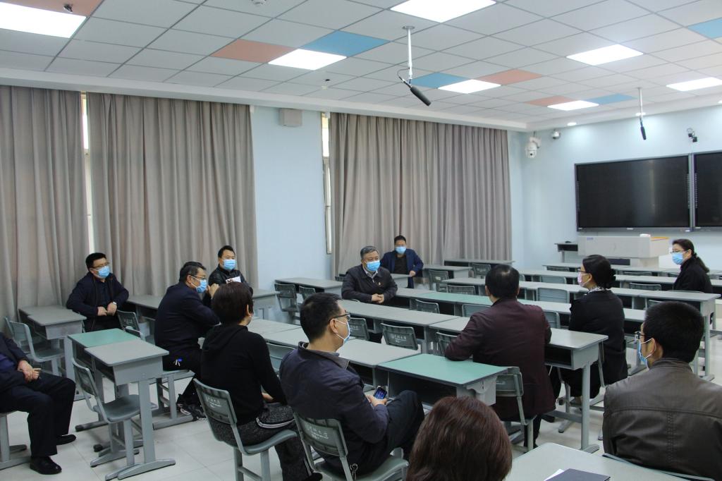 校长查看教学楼防控预演练及防控设施、网格化管理工作