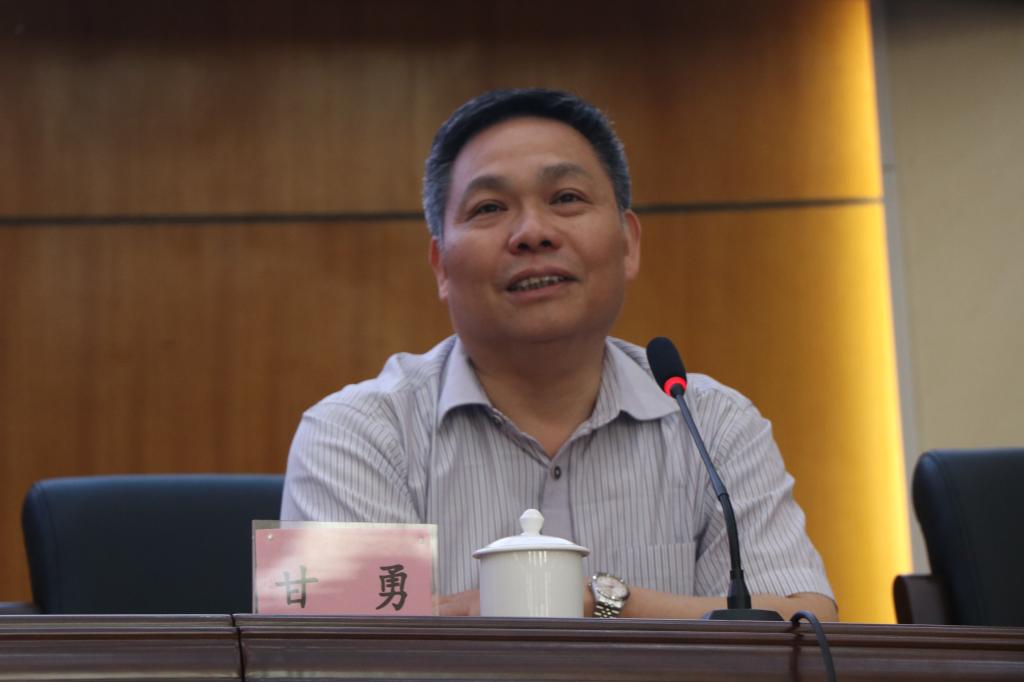 副校长甘勇教授主持讲座