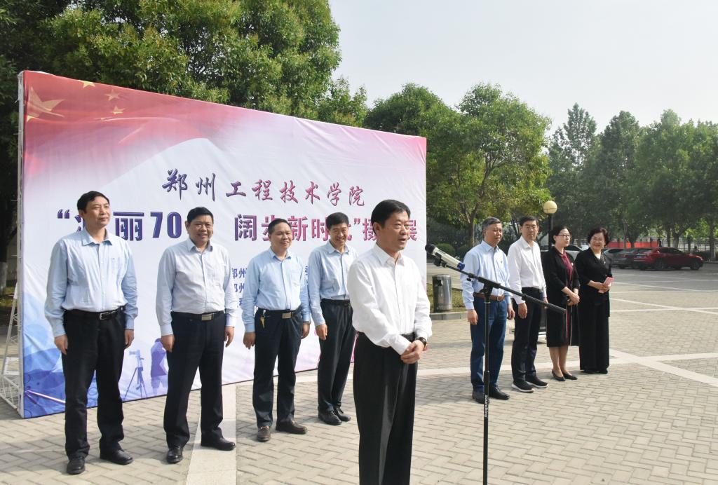 2019年5月16日,“壮丽70年阔步新时代摄影展”开幕