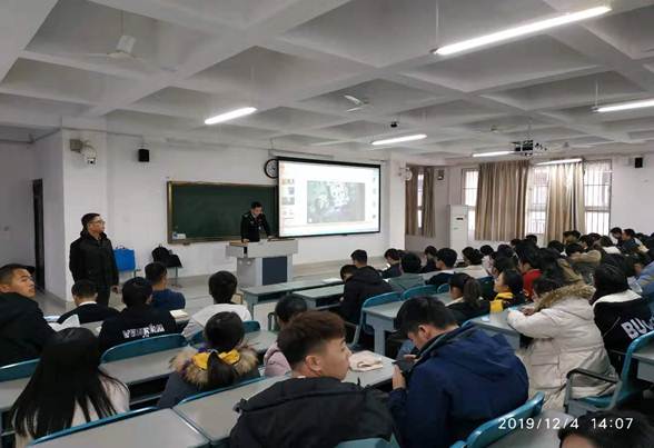 说明:C:\Users\hp\Desktop\a89afe34cfd8f9810d5075c828270d7.jpg