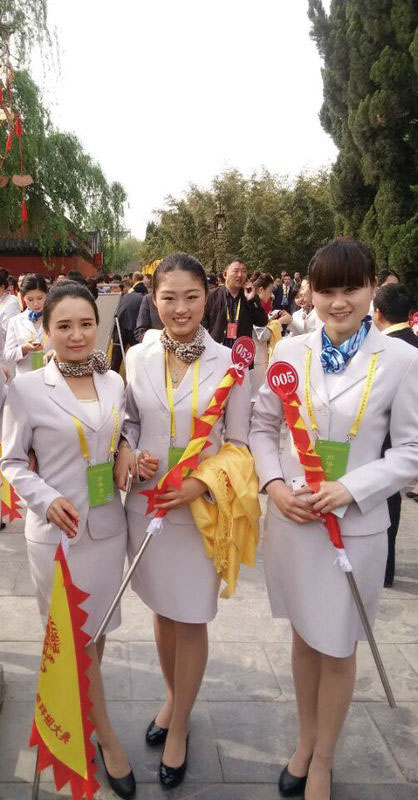 我校讲解员志愿者合影