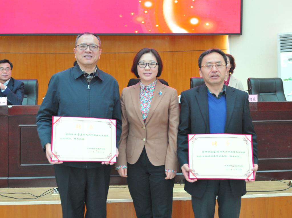 郑州工程技术学院(原中州大学)校领导毛杰校长颁发聘书