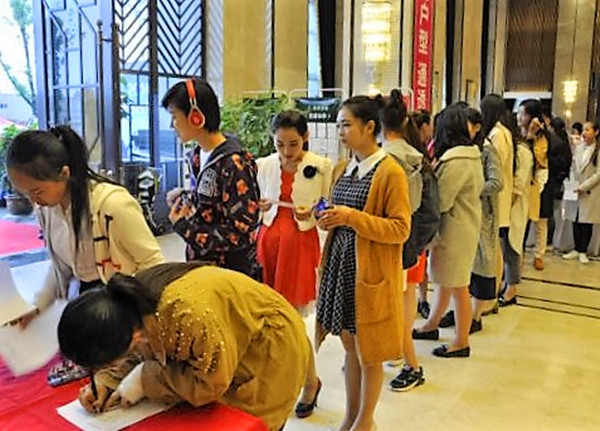 同学们报名参赛