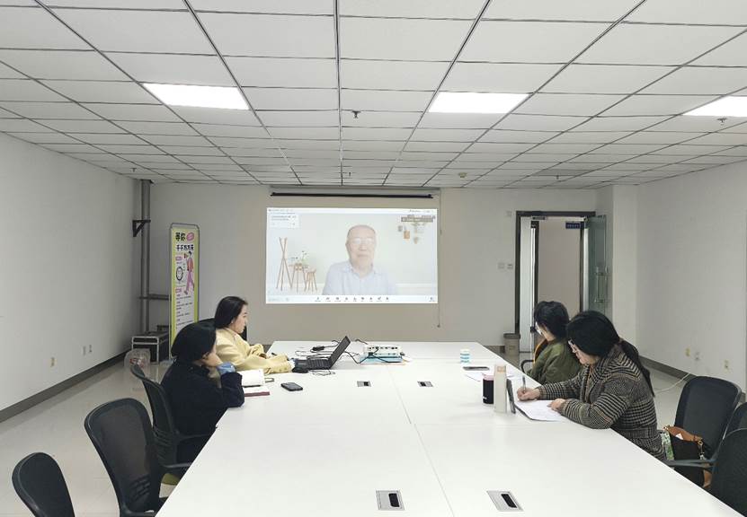 人们在房间里 AI 生成的内容可能不正确。