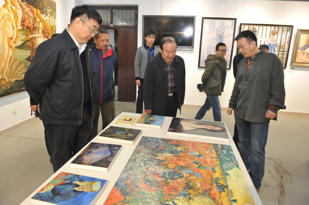 专家进行实地考察