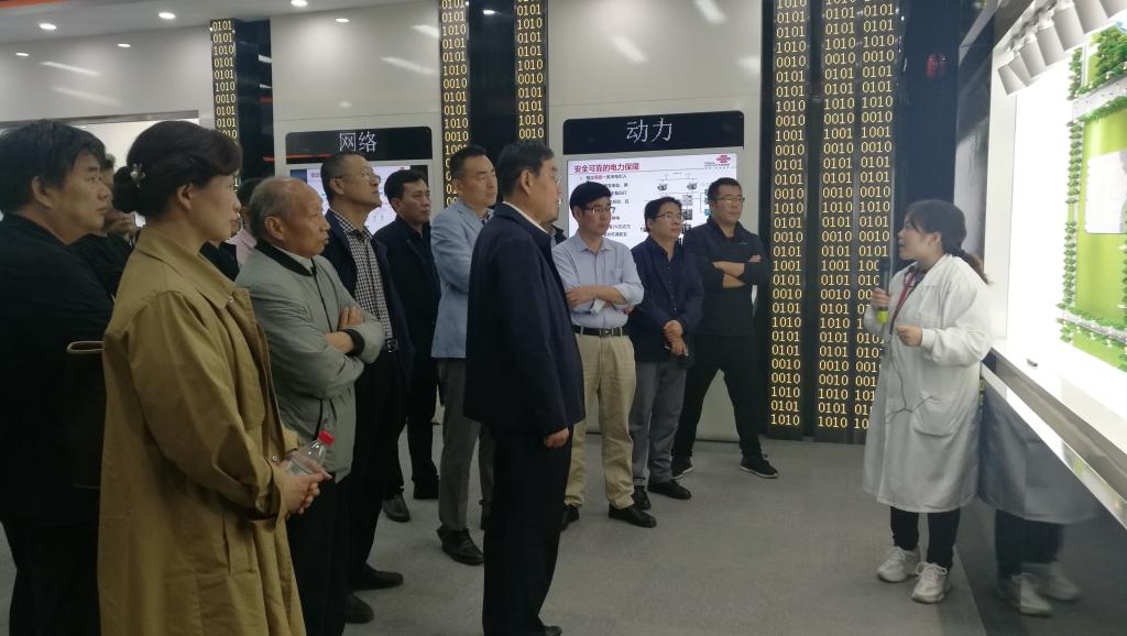 我校领导干部参观中原数据基地