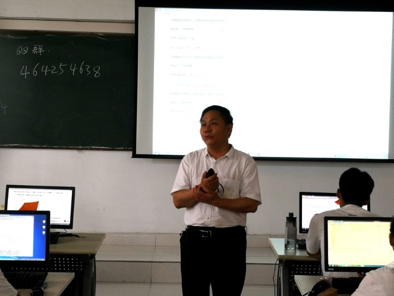 甘勇副校长鼓励数学建模竞赛暑期培训同学