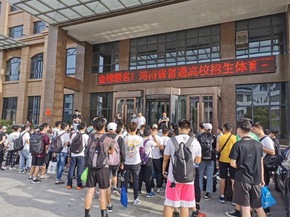 到达住宿酒店后讲解入店流程及注意事项