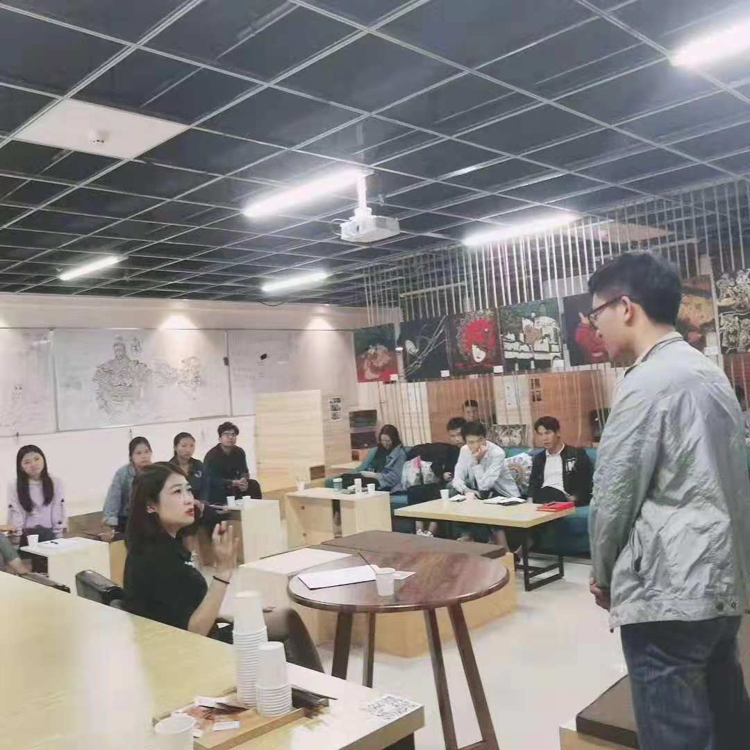 郭佳经理和项目负责人一对一交流辅导