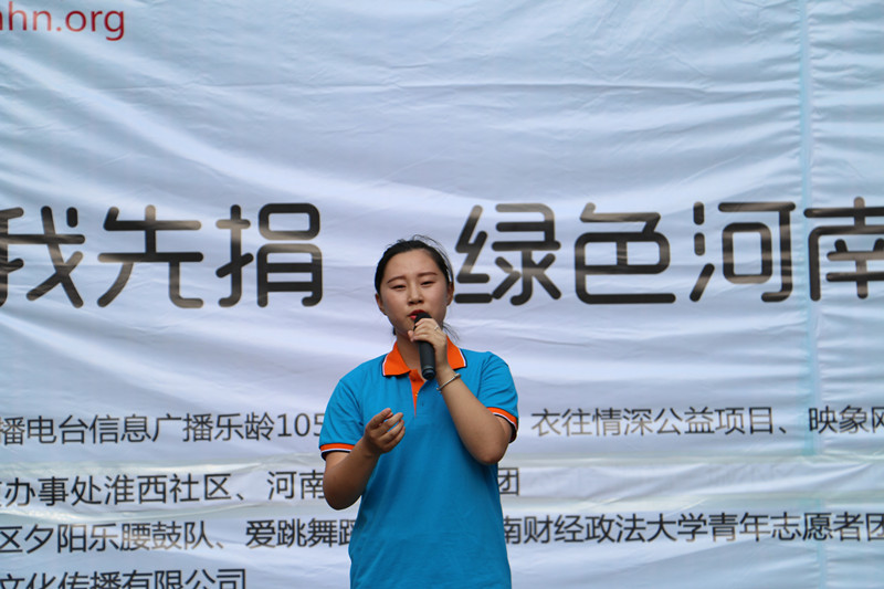志愿者深情演唱