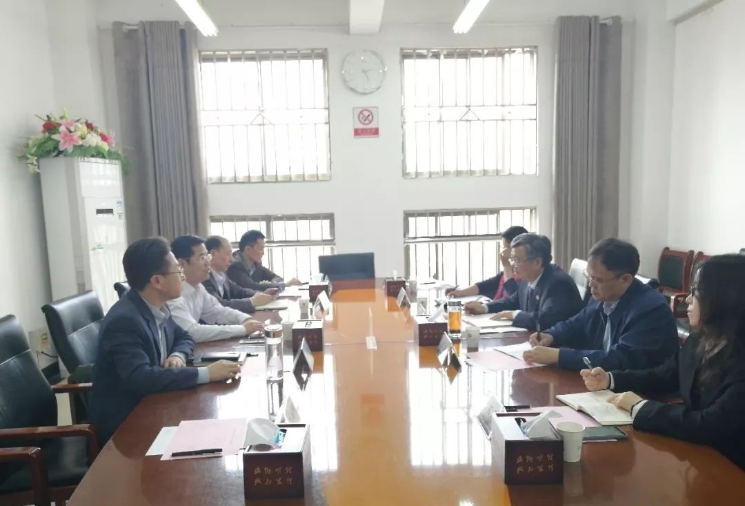 与武汉工程大学领导交流座谈