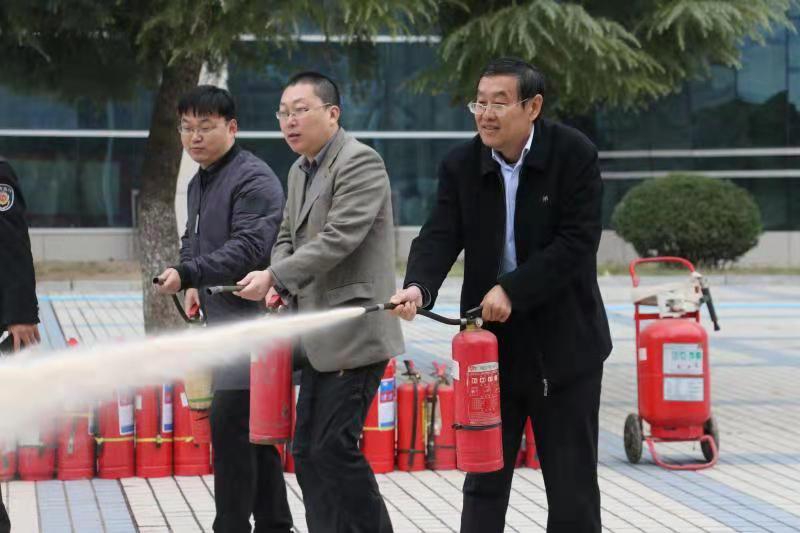 练习使用灭火器
