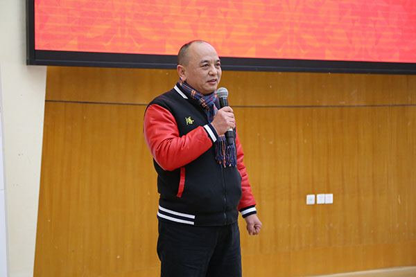 河南龙马影视胡庆十导演对毕业作品进行点评
