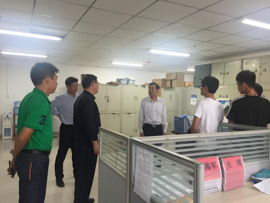 孙龙国副校长走访机电与车辆工程学院