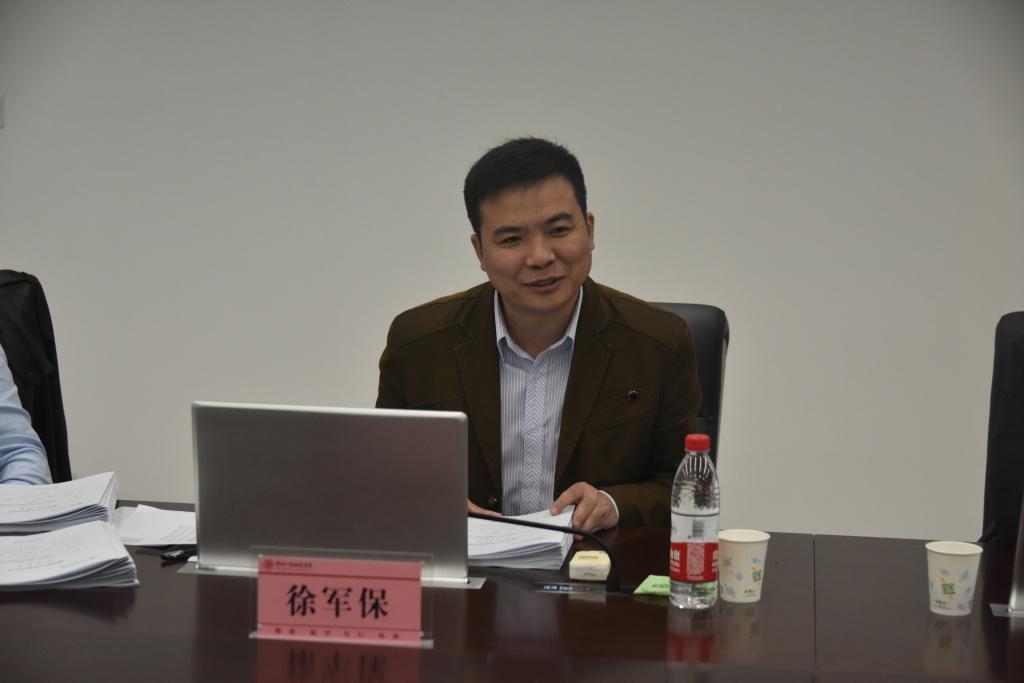 河南省教育厅思政处副处长徐保军发表讲话