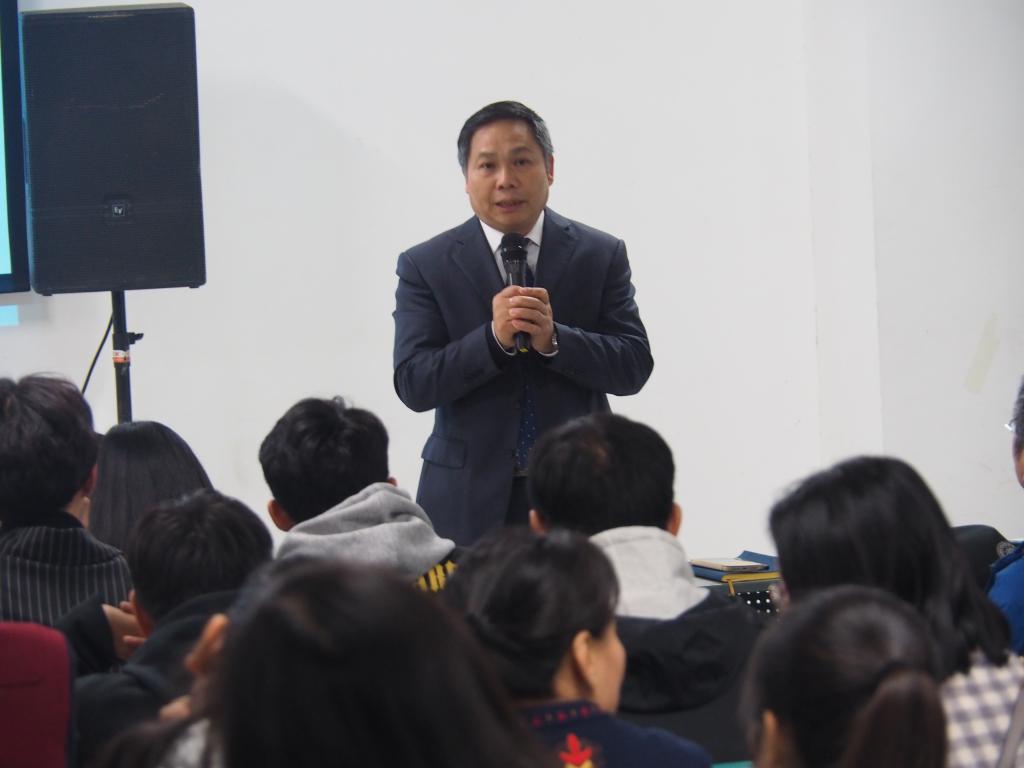 甘校长主持示范课