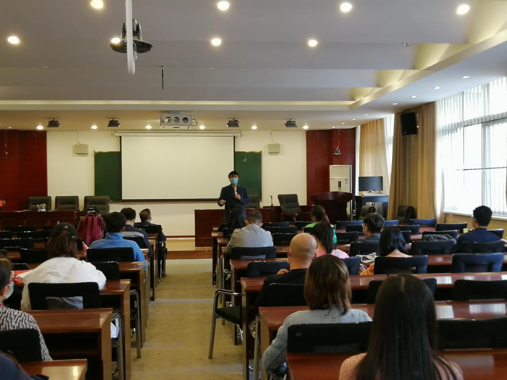 学生处副处长张迎松讲话