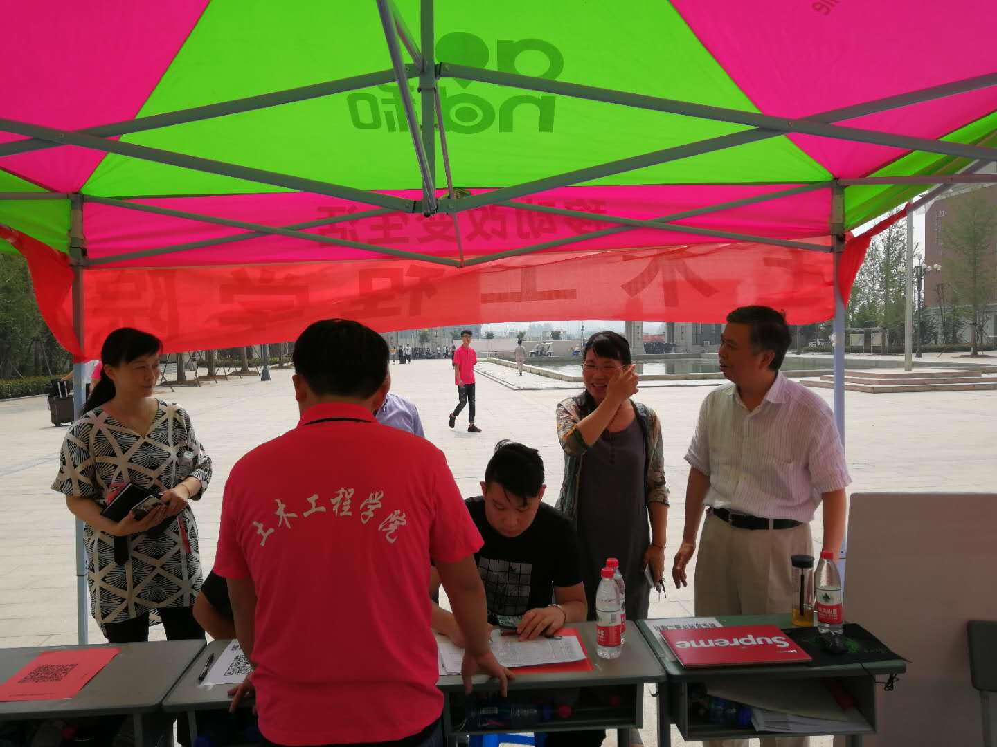 卢校长询问土木工程学院迎新工作