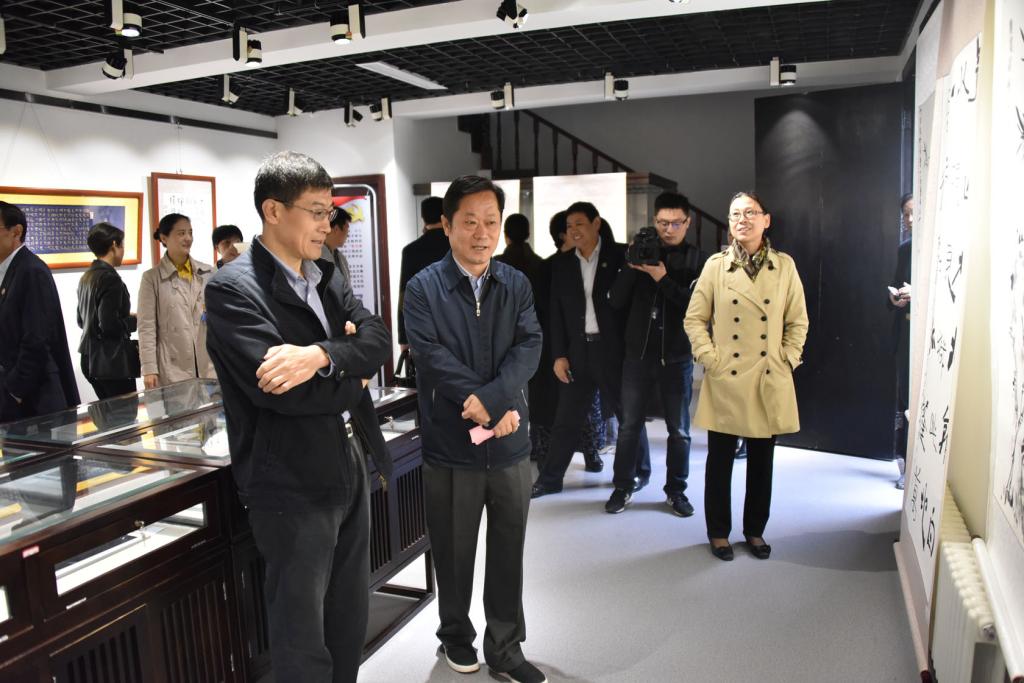 2017年10月12日我校面向社会成功举办喜迎十九大廉政文化作品展