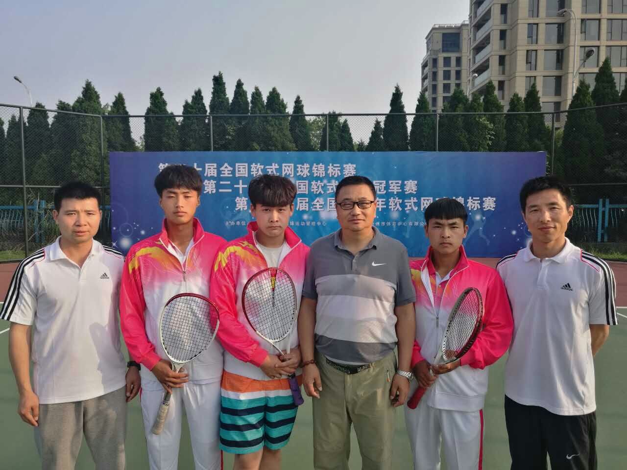 我校参赛队合影