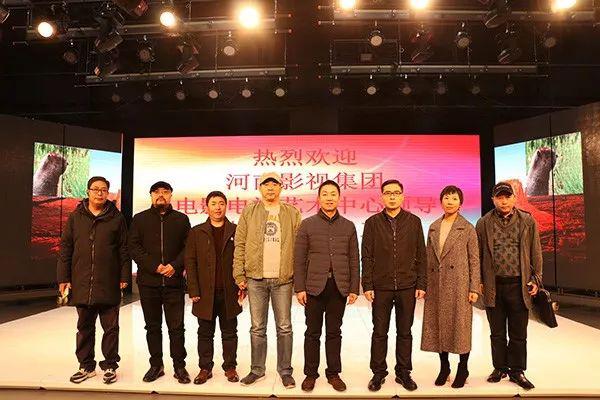 参观我院演播厅