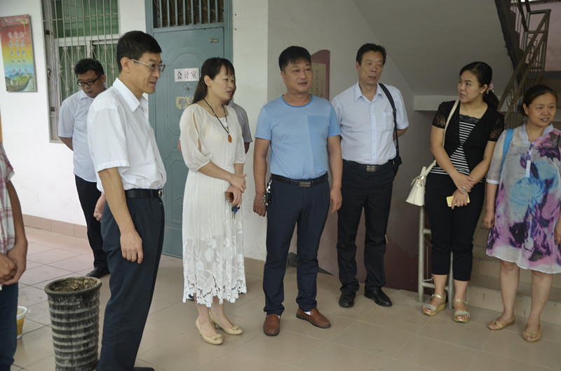 校领导苏炜慰问志愿者